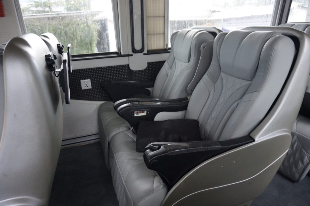 Bus Mewah TRAC