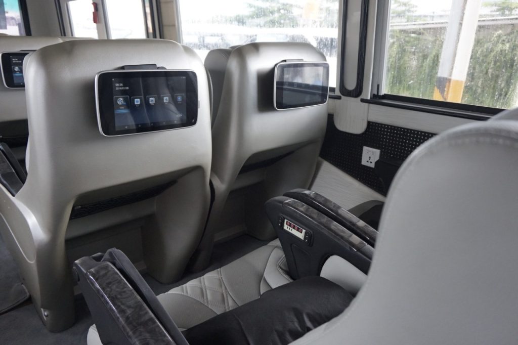 Bus Mewah TRAC