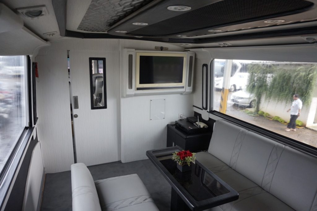 Bus Mewah TRAC