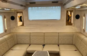 Bus Mewah White Horse